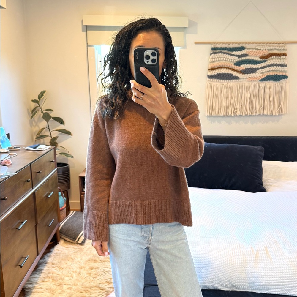 The Reset R Label - the Magic Mock Neck warm
Brown Sweater (xs)